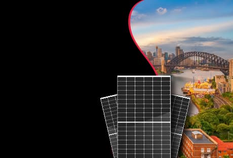 solar panels with the Australian city in the background blog feaured image text with solar scam Australia: 7 red flags every homeowner should know